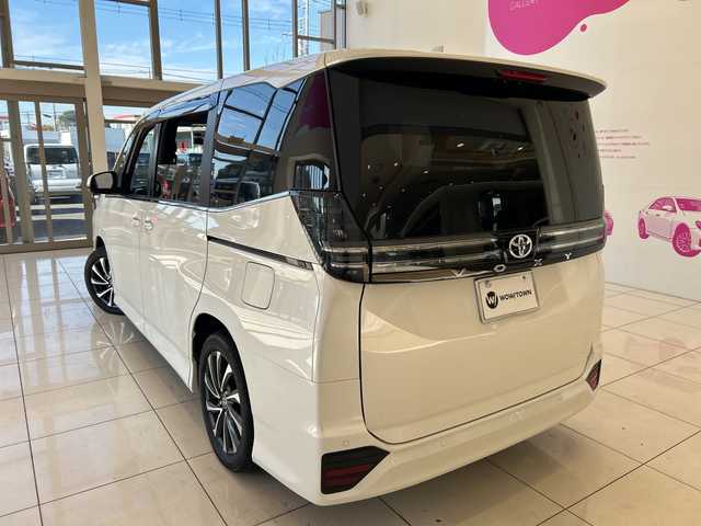 トヨタ ヴォクシー S－Z 埼玉県 2023(令5)年 2.3万km ホワイトパールクリスタルシャイン セーフティセンス/純正10.5インチナビ/　　CD/BT/USB/HDMI/フルセグ/バックカメラ/フリップダウンモニター/両側電動スライドドア/パワーバックドア/レーダークルーズコントロール/レーンキープアシスト/LEDヘッドライト/ハーフレザーシート/シートヒーター/純正17インチアルミホイール/ETC2.0/スマートキー×2/禁煙車