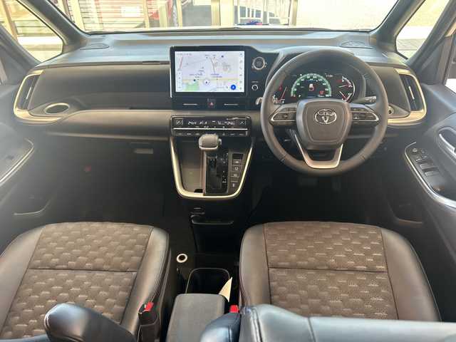 トヨタ ヴォクシー S－Z 埼玉県 2023(令5)年 2.3万km ホワイトパールクリスタルシャイン セーフティセンス/純正10.5インチナビ/　　CD/BT/USB/HDMI/フルセグ/バックカメラ/フリップダウンモニター/両側電動スライドドア/パワーバックドア/レーダークルーズコントロール/レーンキープアシスト/LEDヘッドライト/ハーフレザーシート/シートヒーター/純正17インチアルミホイール/ETC2.0/スマートキー×2/禁煙車