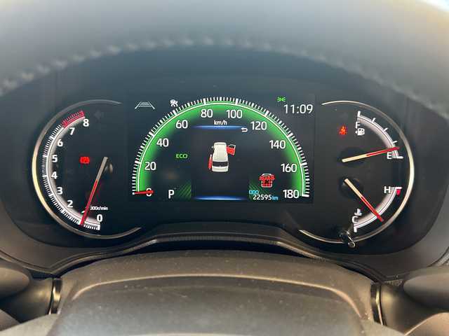 トヨタ ヴォクシー S－Z 埼玉県 2023(令5)年 2.3万km ホワイトパールクリスタルシャイン セーフティセンス/純正10.5インチナビ/　　CD/BT/USB/HDMI/フルセグ/バックカメラ/フリップダウンモニター/両側電動スライドドア/パワーバックドア/レーダークルーズコントロール/レーンキープアシスト/LEDヘッドライト/ハーフレザーシート/シートヒーター/純正17インチアルミホイール/ETC2.0/スマートキー×2/禁煙車