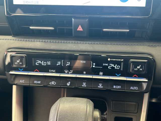 トヨタ ヴォクシー S－Z 埼玉県 2023(令5)年 2.3万km ホワイトパールクリスタルシャイン セーフティセンス/純正10.5インチナビ/　　CD/BT/USB/HDMI/フルセグ/バックカメラ/フリップダウンモニター/両側電動スライドドア/パワーバックドア/レーダークルーズコントロール/レーンキープアシスト/LEDヘッドライト/ハーフレザーシート/シートヒーター/純正17インチアルミホイール/ETC2.0/スマートキー×2/禁煙車