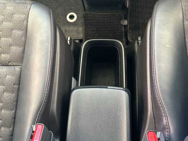 トヨタ ヴォクシー S－Z 埼玉県 2023(令5)年 2.3万km ホワイトパールクリスタルシャイン セーフティセンス/純正10.5インチナビ/　　CD/BT/USB/HDMI/フルセグ/バックカメラ/フリップダウンモニター/両側電動スライドドア/パワーバックドア/レーダークルーズコントロール/レーンキープアシスト/LEDヘッドライト/ハーフレザーシート/シートヒーター/純正17インチアルミホイール/ETC2.0/スマートキー×2/禁煙車