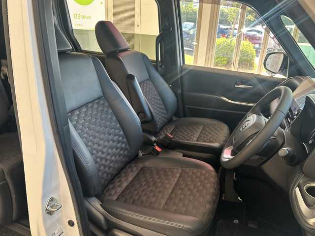 トヨタ ヴォクシー S－Z 埼玉県 2023(令5)年 2.3万km ホワイトパールクリスタルシャイン セーフティセンス/純正10.5インチナビ/　　CD/BT/USB/HDMI/フルセグ/バックカメラ/フリップダウンモニター/両側電動スライドドア/パワーバックドア/レーダークルーズコントロール/レーンキープアシスト/LEDヘッドライト/ハーフレザーシート/シートヒーター/純正17インチアルミホイール/ETC2.0/スマートキー×2/禁煙車