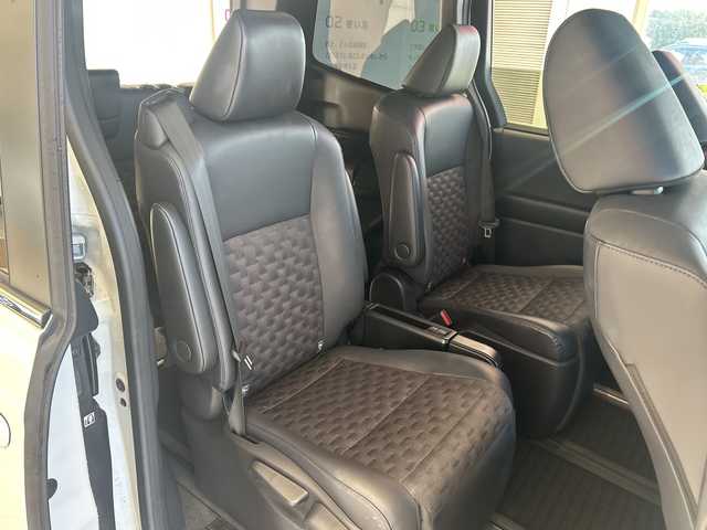 トヨタ ヴォクシー S－Z 埼玉県 2023(令5)年 2.3万km ホワイトパールクリスタルシャイン セーフティセンス/純正10.5インチナビ/　　CD/BT/USB/HDMI/フルセグ/バックカメラ/フリップダウンモニター/両側電動スライドドア/パワーバックドア/レーダークルーズコントロール/レーンキープアシスト/LEDヘッドライト/ハーフレザーシート/シートヒーター/純正17インチアルミホイール/ETC2.0/スマートキー×2/禁煙車