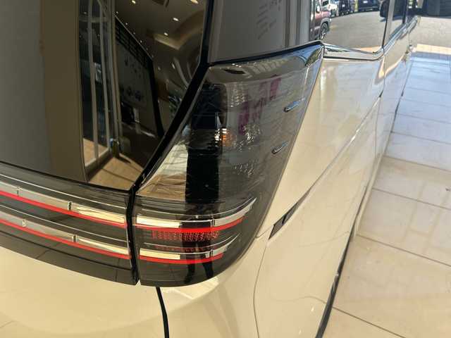 トヨタ ヴォクシー S－Z 埼玉県 2023(令5)年 2.3万km ホワイトパールクリスタルシャイン セーフティセンス/純正10.5インチナビ/　　CD/BT/USB/HDMI/フルセグ/バックカメラ/フリップダウンモニター/両側電動スライドドア/パワーバックドア/レーダークルーズコントロール/レーンキープアシスト/LEDヘッドライト/ハーフレザーシート/シートヒーター/純正17インチアルミホイール/ETC2.0/スマートキー×2/禁煙車