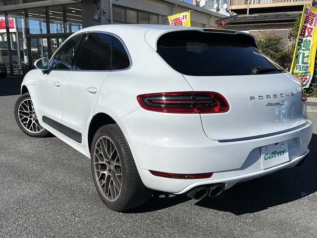 ポルシェ マカン S 埼玉県 2015(平27)年 7.1万km キャララホワイトメタリック 純正ナビゲーション(GCX633)/AM/FM/CD/DVD/BT/バックカメラ/ETC/ドライブレコーダー(CSD-500FHR)/後席モニター(TVM-PW900)/パワーリアゲート/クルーズコントロール/赤革シート/パドルシフト/前席パワーメモリーシート/シートヒーター/純正20インチアルミホイール/電動パーキング/ＨＩＤオートライト/レーダー探知機(AR-383GA)/保証書/取扱説明書/スペアキー1本