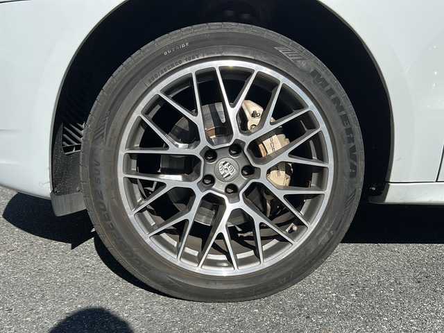 ポルシェ マカン S 埼玉県 2015(平27)年 7.1万km キャララホワイトメタリック 純正ナビゲーション(GCX633)/AM/FM/CD/DVD/BT/バックカメラ/ETC/ドライブレコーダー(CSD-500FHR)/後席モニター(TVM-PW900)/パワーリアゲート/クルーズコントロール/赤革シート/パドルシフト/前席パワーメモリーシート/シートヒーター/純正20インチアルミホイール/電動パーキング/ＨＩＤオートライト/レーダー探知機(AR-383GA)/保証書/取扱説明書/スペアキー1本