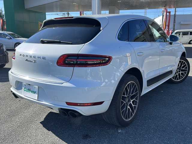 ポルシェ マカン S 埼玉県 2015(平27)年 7.1万km キャララホワイトメタリック 純正ナビゲーション(GCX633)/AM/FM/CD/DVD/BT/バックカメラ/ETC/ドライブレコーダー(CSD-500FHR)/後席モニター(TVM-PW900)/パワーリアゲート/クルーズコントロール/赤革シート/パドルシフト/前席パワーメモリーシート/シートヒーター/純正20インチアルミホイール/電動パーキング/ＨＩＤオートライト/レーダー探知機(AR-383GA)/保証書/取扱説明書/スペアキー1本