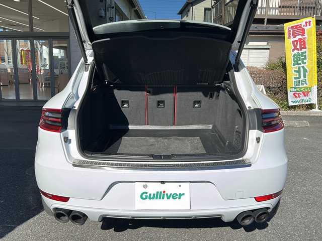 ポルシェ マカン S 埼玉県 2015(平27)年 7.1万km キャララホワイトメタリック 純正ナビゲーション(GCX633)/AM/FM/CD/DVD/BT/バックカメラ/ETC/ドライブレコーダー(CSD-500FHR)/後席モニター(TVM-PW900)/パワーリアゲート/クルーズコントロール/赤革シート/パドルシフト/前席パワーメモリーシート/シートヒーター/純正20インチアルミホイール/電動パーキング/ＨＩＤオートライト/レーダー探知機(AR-383GA)/保証書/取扱説明書/スペアキー1本