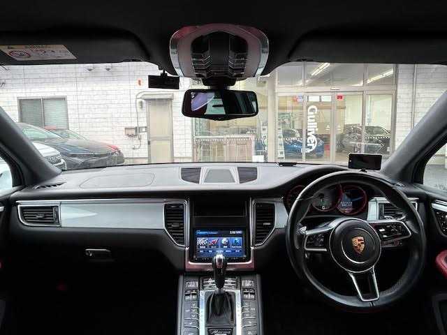 ポルシェ マカン S 埼玉県 2015(平27)年 7.1万km キャララホワイトメタリック 純正ナビゲーション(GCX633)/CD/DVD/フルセグ/Bluetooth/バックカメラ/ETC/ドライブレコーダー(CSD-500FHR)/後席モニター(TVM-PW900)/パワーリアゲート/クルーズコントロール/赤革シート/パドルシフト/前席パワーメモリーシート/シートヒーター/純正20インチアルミホイール/電動パーキング/ＨＩＤオートライト/レーダー探知機(AR-383GA)/保証書/取扱説明書/スペアキー1本