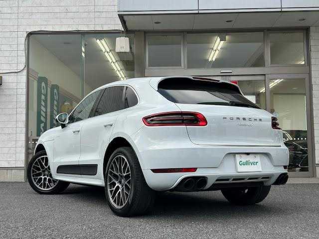 ポルシェ マカン S 埼玉県 2015(平27)年 7.1万km キャララホワイトメタリック 純正ナビゲーション(GCX633)/CD/DVD/フルセグ/Bluetooth/バックカメラ/ETC/ドライブレコーダー(CSD-500FHR)/後席モニター(TVM-PW900)/パワーリアゲート/クルーズコントロール/赤革シート/パドルシフト/前席パワーメモリーシート/シートヒーター/純正20インチアルミホイール/電動パーキング/ＨＩＤオートライト/レーダー探知機(AR-383GA)/保証書/取扱説明書/スペアキー1本