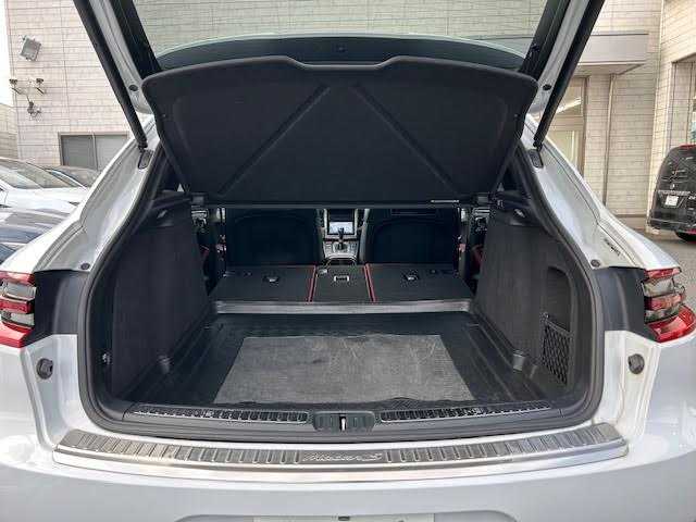 ポルシェ マカン S 埼玉県 2015(平27)年 7.1万km キャララホワイトメタリック 純正ナビゲーション(GCX633)/CD/DVD/フルセグ/Bluetooth/バックカメラ/ETC/ドライブレコーダー(CSD-500FHR)/後席モニター(TVM-PW900)/パワーリアゲート/クルーズコントロール/赤革シート/パドルシフト/前席パワーメモリーシート/シートヒーター/純正20インチアルミホイール/電動パーキング/ＨＩＤオートライト/レーダー探知機(AR-383GA)/保証書/取扱説明書/スペアキー1本