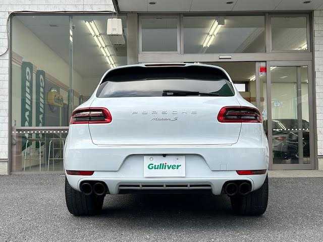 ポルシェ マカン S 埼玉県 2015(平27)年 7.1万km キャララホワイトメタリック 純正ナビゲーション(GCX633)/CD/DVD/フルセグ/Bluetooth/バックカメラ/ETC/ドライブレコーダー(CSD-500FHR)/後席モニター(TVM-PW900)/パワーリアゲート/クルーズコントロール/赤革シート/パドルシフト/前席パワーメモリーシート/シートヒーター/純正20インチアルミホイール/電動パーキング/ＨＩＤオートライト/レーダー探知機(AR-383GA)/保証書/取扱説明書/スペアキー1本