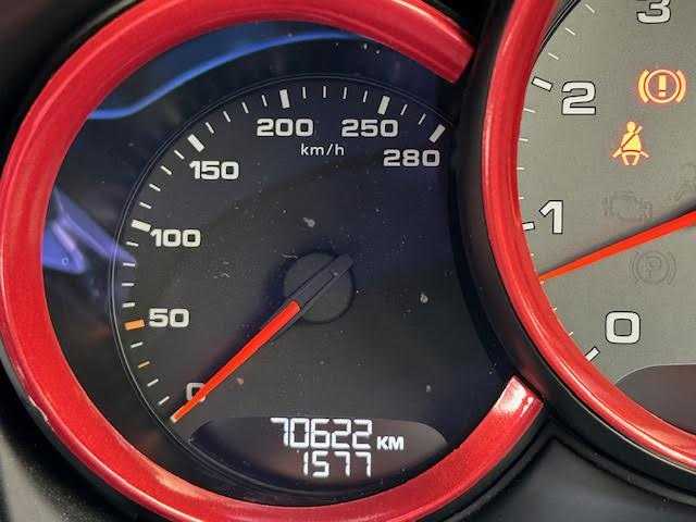 ポルシェ マカン S 埼玉県 2015(平27)年 7.1万km キャララホワイトメタリック 純正ナビゲーション(GCX633)/CD/DVD/フルセグ/Bluetooth/バックカメラ/ETC/ドライブレコーダー(CSD-500FHR)/後席モニター(TVM-PW900)/パワーリアゲート/クルーズコントロール/赤革シート/パドルシフト/前席パワーメモリーシート/シートヒーター/純正20インチアルミホイール/電動パーキング/ＨＩＤオートライト/レーダー探知機(AR-383GA)/保証書/取扱説明書/スペアキー1本