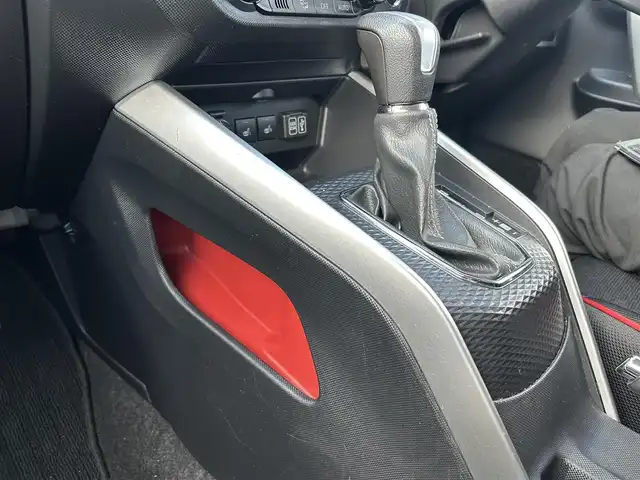 トヨタ ライズ Z 香川県 2020(令2)年 3.4万km レーザーブルークリスタルシャイン スマートアシスト/・アダプティブクルーズコントロール/・レーンキープコントロール/・衝突回避支援ブレーキ/・衝突警報機能/・ブレーキ抑制付誤発進抑制機能/・アダプティブドライビングビーム/・車線逸脱警報機能/・ふらつき警報機能/・ブラインドスポットモニター/・パノラミックビューモニター/純正9インチディスプレイオーディオ/→フルセグ/Bluetooth/iPod/AppleCarPlay/前席シートヒーター/純正17インチアルミ/前後ドライブレコーダー/革巻きステアリング/ステアリングリモコン/MTモード付AT/純正フロアマット/アイドリングストップ/プッシュスタート/スマートキー