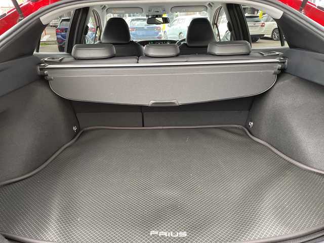 トヨタ プリウス A ツーリングセレクション 石川県 2016(平28)年 7.5万km ワイン 純正９型ナビ　フルセグＴＶ　バックカメラ　ＬＥＤヘッドライト　ＥＴＣ　革シート　トヨタセーフティセンス　シートヒーター　社外アルミホイール　レーダークルーズ　フォグランプ