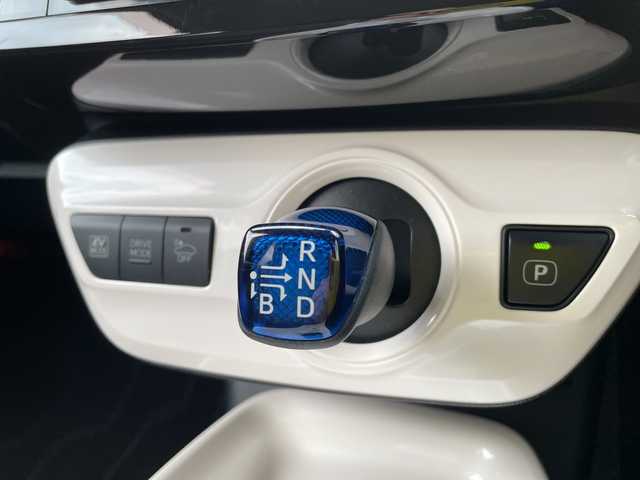 トヨタ プリウス A ツーリングセレクション 石川県 2016(平28)年 7.5万km ワイン 純正９型ナビ　フルセグＴＶ　バックカメラ　ＬＥＤヘッドライト　ＥＴＣ　革シート　トヨタセーフティセンス　シートヒーター　社外アルミホイール　レーダークルーズ　フォグランプ