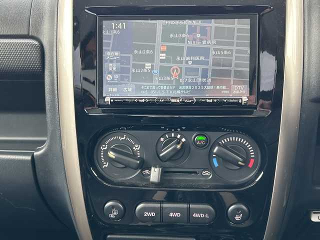 スズキ ジムニー ランドベンチャー 道北・旭川 2015(平27)年 5.2万km クールカーキPM /4WD//社外ナビ/CD/DVD/BT/フルセグ/USB/SD/MSV//シートヒーター//ミラーヒーター//ETC//革巻きステアリング//純正16インチアルミホイール//背面タイヤハードカバー//ハーフレザーシート//スペアキー//フォグランプ//純正フロアマット//ドアバイザー//保証書//取扱説明書