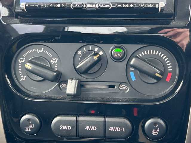 スズキ ジムニー ランドベンチャー 道北・旭川 2015(平27)年 5.2万km クールカーキPM /4WD//社外ナビ/CD/DVD/BT/フルセグ/USB/SD/MSV//シートヒーター//ミラーヒーター//ETC//革巻きステアリング//純正16インチアルミホイール//背面タイヤハードカバー//ハーフレザーシート//スペアキー//フォグランプ//純正フロアマット//ドアバイザー//保証書//取扱説明書