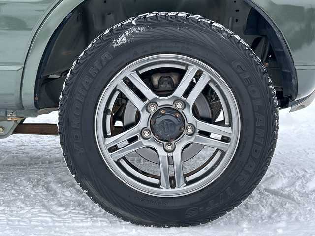 スズキ ジムニー ランドベンチャー 道北・旭川 2015(平27)年 5.2万km クールカーキPM /4WD//社外ナビ/CD/DVD/BT/フルセグ/USB/SD/MSV//シートヒーター//ミラーヒーター//ETC//革巻きステアリング//純正16インチアルミホイール//背面タイヤハードカバー//ハーフレザーシート//スペアキー//フォグランプ//純正フロアマット//ドアバイザー//保証書//取扱説明書