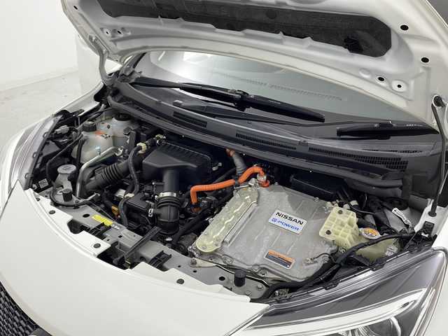 日産 ノート e－パワー ニスモ 宮城県 2019(令1)年 3.2万km ブリリアントホワイトパール 禁煙車/エマージェンシーブレーキ/レーンキープアシスト/アダプティブクルーズコントロール/デジタルインナーミラー/全方位カメラ/純正SDナビ/フルセグTV/RECAROシート/ETC/純正ドライブレコーダー/LEDヘッドライト/LEDフォグライト/革巻きステアリング/ステアリングスイッチ/純正フロアマット/純正16インチアルミホイール/プッシュスタート/スマートキー/横滑り防止装置/アイドリングストップ