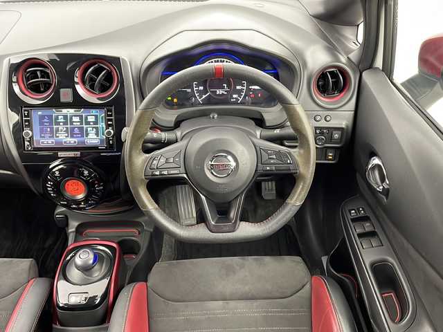 日産 ノート e－パワー ニスモ 宮城県 2019(令1)年 3.2万km ブリリアントホワイトパール 禁煙車/エマージェンシーブレーキ/レーンキープアシスト/アダプティブクルーズコントロール/デジタルインナーミラー/全方位カメラ/純正SDナビ/フルセグTV/RECAROシート/ETC/純正ドライブレコーダー/LEDヘッドライト/LEDフォグライト/革巻きステアリング/ステアリングスイッチ/純正フロアマット/純正16インチアルミホイール/プッシュスタート/スマートキー/横滑り防止装置/アイドリングストップ