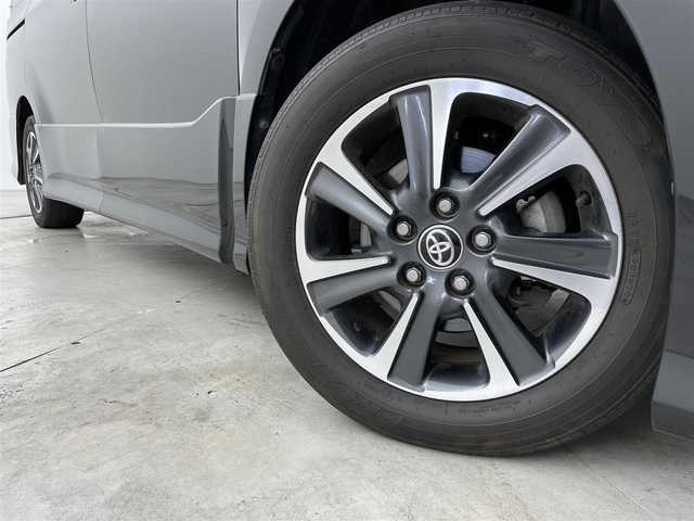 トヨタ ヴォクシー ZS 煌Ⅲ 福岡県 2020(令2)年 4.6万km ブラック フリップダウンモニター　/純正ナビ　/バックカメラ　/ビルトインＥＴＣ　/クルーズコントロール　/コーナーセンサー　/衝突被害軽減ブレーキ　/レーンキープ　/ＭＴモード付き　/両側電動スライドドア　/ハーフレザー　/ＬＥＤ