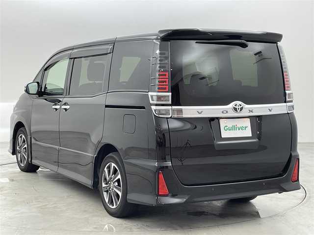 トヨタ ヴォクシー ZS 煌Ⅲ 福岡県 2020(令2)年 4.6万km ブラック フリップダウンモニター　/純正ナビ　/バックカメラ　/ビルトインＥＴＣ　/クルーズコントロール　/コーナーセンサー　/衝突被害軽減ブレーキ　/レーンキープ　/ＭＴモード付き　/両側電動スライドドア　/ハーフレザー　/ＬＥＤ