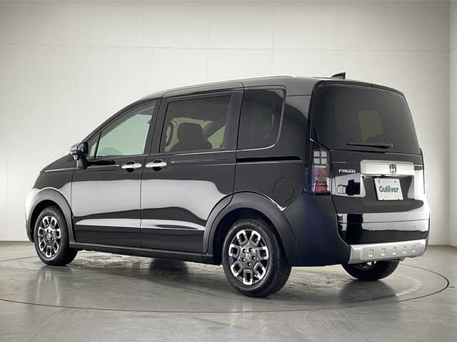 ホンダ フリード クロスター 宮崎県 2025(令7)年 0.1万km未満 クリスタルブラックパール 登録済未使用車/Honda SENSING/〇衝突軽減ブレーキ（CMBS）/〇先行車発進お知らせ機能/〇歩行者事故低減ステアリング/〇路外逸脱抑制機能/〇標識認識機能/〇渋滞追従機能付アダプティブクルーズコントロール（ACC）/〇車線維持支援システム（LKAS）/〇トラフィックジャムアシスト（渋滞運転支援機能）/〇ブラインドスポットインフォメーション/〇誤発進抑制機能/〇後方誤発進抑制機能/〇近距離衝突軽減ブレーキ/〇急アクセル抑制機能/〇パーキングセンサーシステム/〇オートハイビーム/純正9型ナビ/フルセグTV/バックカメラ/両側パワースライドドア/純正15インチAW/コンビシート(プライムスムースＸファブリック)/シートヒーター/LEDヘッドライト/ルーフレール/スマートキー×２/保証書/取扱説明書