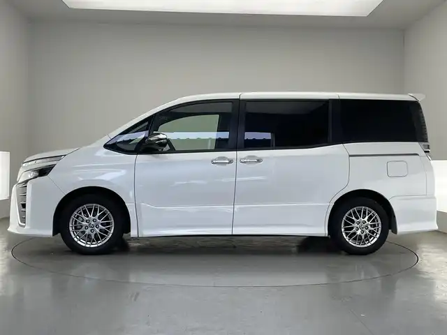 トヨタ ヴォクシー ハイブリッド ZS 煌Ⅲ 愛知県 2021(令3)年 5.7万km ホワイトパールクリスタルシャイン 純正１０型ナビ　フルセグＴＶ　純正１２．１型後席モニター　ハーフレザー　シートヒーター　バックカメラ　ＥＴＣ２．０　前後ドラレコ　衝突軽減　クルコン　ＬＥＤオートライト　コーナーセンサ　フォグランプ　レザー調シートカバー　トヨタセーフティセンス　禁煙車