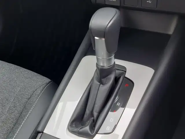 ホンダ フィット e:HEVホーム 東京都 2023(令5)年 1.8万km クリスタルブラックパール 純正ナビ/バックカメラ/フルセグ/衝突軽減システム/レーンキープアシスト/コーナーセンサー/レーダークルーズコントロール/ハーフレザーシート/LEDヘッドライト/オートライト/ECON
