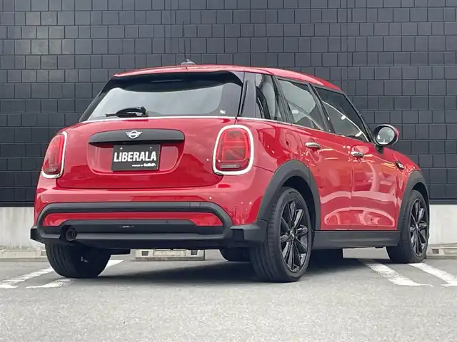 ＭＩＮＩ ＢＭＷ ミニ ワン クラシックトリム 静岡県 2022(令4)年 2.2万km チリ・レッド ワンオーナー /ドライビングアシスト/ナビゲーションパッケージ/ハーフレザーシート /MINIApp対応 Bluetooth CarPlay対応/バックカメラ/OP17インチアロイホイール/ドライビングMODE/アンビエントライト /コンフォートアクセス/ETC