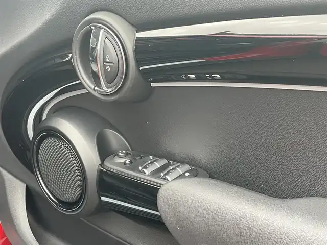ＭＩＮＩ ＢＭＷ ミニ ワン クラシックトリム 静岡県 2022(令4)年 2.2万km チリ・レッド ワンオーナー /ドライビングアシスト/ナビゲーションパッケージ/ハーフレザーシート /MINIApp対応 Bluetooth CarPlay対応/バックカメラ/OP17インチアロイホイール/ドライビングMODE/アンビエントライト /コンフォートアクセス/ETC