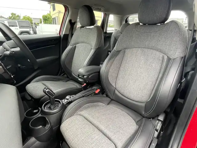 ＭＩＮＩ ＢＭＷ ミニ ワン クラシックトリム 静岡県 2022(令4)年 2.2万km チリ・レッド ワンオーナー /ドライビングアシスト/ナビゲーションパッケージ/ハーフレザーシート /MINIApp対応 Bluetooth CarPlay対応/バックカメラ/OP17インチアロイホイール/ドライビングMODE/アンビエントライト /コンフォートアクセス/ETC