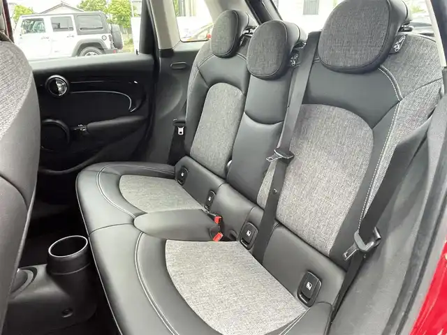 ＭＩＮＩ ＢＭＷ ミニ ワン クラシックトリム 静岡県 2022(令4)年 2.2万km チリ・レッド ワンオーナー /ドライビングアシスト/ナビゲーションパッケージ/ハーフレザーシート /MINIApp対応 Bluetooth CarPlay対応/バックカメラ/OP17インチアロイホイール/ドライビングMODE/アンビエントライト /コンフォートアクセス/ETC