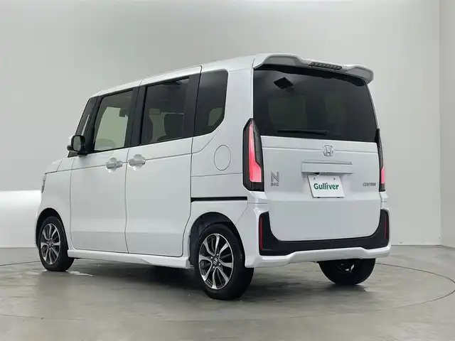 ホンダ Ｎ ＢＯＸ カスタム 埼玉県 2023(令5)年 0.4万km プラチナホワイトパール 純正9インチナビ マルチビューモニター シートヒーター 両側パワースライドドア LEDヘッドライト ホンダセンシング アダプティブクルーズコントロール ナビ連動ドラレコ前後 ETC スマートキー