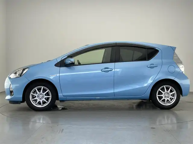 トヨタ アクア S 愛知県 2012(平24)年 8.8万km クールソーダメタリック 純正ナビ　ＴＶ　Ｂｌｕｅｔｏｏｔｈ　ＥＴＣ　プッシュスタート　スマートキー　３６０度ドライブレコーダー　社外ＬＥＤオートライト　ヘッドライトウォッシャー　フォグランプ　純正フロアマット　バイザー　禁煙