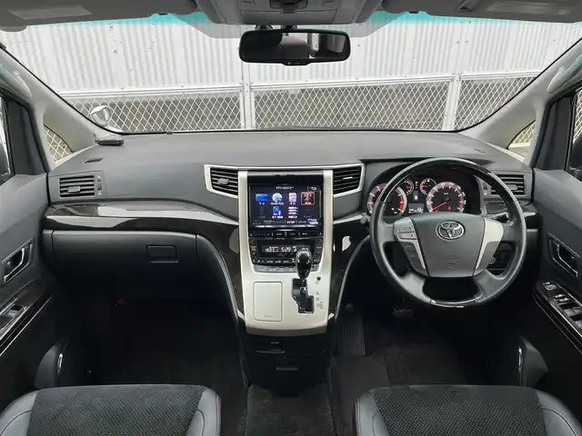 トヨタ ヴェルファイア 2．4Z ゴールデンアイズⅡ 香川県 2014(平26)年 7.8万km ホワイトパールクリスタルシャイン 登録時走行距離 77145km/ALPINE製9インチ社外ナビ/→AM/FM/フルセグTV/Bluetooth/バックカメラ/クルーズコントロール/ビルトインETC/ALPINE製10.2インチ社外フリップダウンモニター/ハーフレザーシート/キャプテンシート/オットマン/両側パワースライドドア/パワーバックドア/HIDオートライト/フォグランプ/プッシュスタート/スマートキー/クリアランスソナー