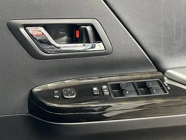トヨタ ヴェルファイア 2．4Z ゴールデンアイズⅡ 香川県 2014(平26)年 7.8万km ホワイトパールクリスタルシャイン 登録時走行距離 77145km/ALPINE製9インチ社外ナビ/→AM/FM/フルセグTV/Bluetooth/バックカメラ/クルーズコントロール/ビルトインETC/ALPINE製10.2インチ社外フリップダウンモニター/ハーフレザーシート/キャプテンシート/オットマン/両側パワースライドドア/パワーバックドア/HIDオートライト/フォグランプ/プッシュスタート/スマートキー/クリアランスソナー