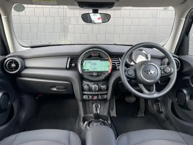 ＭＩＮＩ ミニ ヴィクトリア 静岡県 2018(平30)年 3.2万km ミッドナイト・ブラック・メタリック 純正HDDナビ/・Bluetooth/・USB入力端子/ETC/オートリミッター/アイドリングストップ/横滑り防止装置/LEDヘッドライト/ユニオンジャックLEDリアライト/純正フロアマット/純正15インチアロイホイール