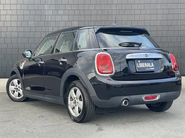 ＭＩＮＩ ミニ ヴィクトリア 静岡県 2018(平30)年 3.2万km ミッドナイト・ブラック・メタリック 純正HDDナビ/・Bluetooth/・USB入力端子/ETC/オートリミッター/アイドリングストップ/横滑り防止装置/LEDヘッドライト/ユニオンジャックLEDリアライト/純正フロアマット/純正15インチアロイホイール