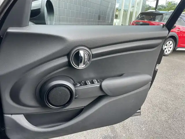 ＭＩＮＩ ミニ ヴィクトリア 静岡県 2018(平30)年 3.2万km ミッドナイト・ブラック・メタリック 純正HDDナビ/・Bluetooth/・USB入力端子/ETC/オートリミッター/アイドリングストップ/横滑り防止装置/LEDヘッドライト/ユニオンジャックLEDリアライト/純正フロアマット/純正15インチアロイホイール