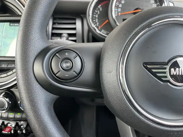 ＭＩＮＩ ミニ ヴィクトリア 静岡県 2018(平30)年 3.2万km ミッドナイト・ブラック・メタリック 純正HDDナビ/・Bluetooth/・USB入力端子/ETC/オートリミッター/アイドリングストップ/横滑り防止装置/LEDヘッドライト/ユニオンジャックLEDリアライト/純正フロアマット/純正15インチアロイホイール