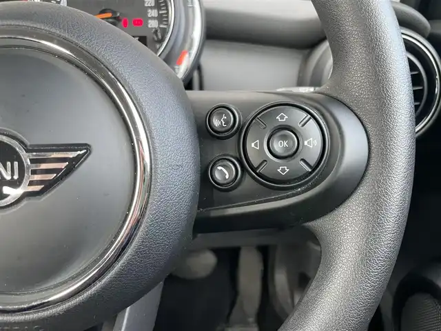 ＭＩＮＩ ミニ ヴィクトリア 静岡県 2018(平30)年 3.2万km ミッドナイト・ブラック・メタリック 純正HDDナビ/・Bluetooth/・USB入力端子/ETC/オートリミッター/アイドリングストップ/横滑り防止装置/LEDヘッドライト/ユニオンジャックLEDリアライト/純正フロアマット/純正15インチアロイホイール