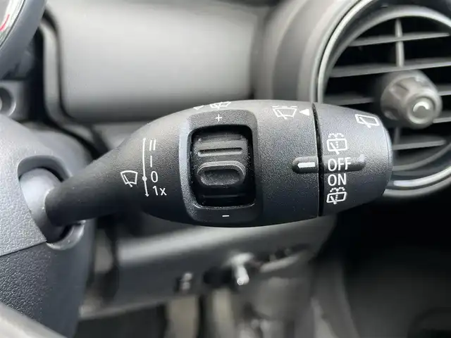 ＭＩＮＩ ミニ ヴィクトリア 静岡県 2018(平30)年 3.2万km ミッドナイト・ブラック・メタリック 純正HDDナビ/・Bluetooth/・USB入力端子/ETC/オートリミッター/アイドリングストップ/横滑り防止装置/LEDヘッドライト/ユニオンジャックLEDリアライト/純正フロアマット/純正15インチアロイホイール