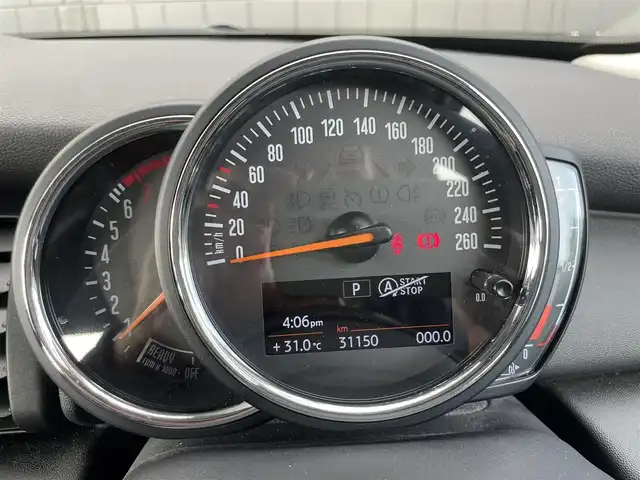 ＭＩＮＩ ミニ ヴィクトリア 静岡県 2018(平30)年 3.2万km ミッドナイト・ブラック・メタリック 純正HDDナビ/・Bluetooth/・USB入力端子/ETC/オートリミッター/アイドリングストップ/横滑り防止装置/LEDヘッドライト/ユニオンジャックLEDリアライト/純正フロアマット/純正15インチアロイホイール