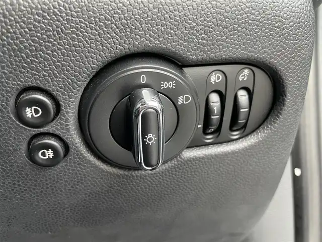 ＭＩＮＩ ミニ ヴィクトリア 静岡県 2018(平30)年 3.2万km ミッドナイト・ブラック・メタリック 純正HDDナビ/・Bluetooth/・USB入力端子/ETC/オートリミッター/アイドリングストップ/横滑り防止装置/LEDヘッドライト/ユニオンジャックLEDリアライト/純正フロアマット/純正15インチアロイホイール
