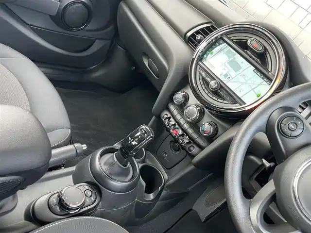 ＭＩＮＩ ミニ ヴィクトリア 静岡県 2018(平30)年 3.2万km ミッドナイト・ブラック・メタリック 純正HDDナビ/・Bluetooth/・USB入力端子/ETC/オートリミッター/アイドリングストップ/横滑り防止装置/LEDヘッドライト/ユニオンジャックLEDリアライト/純正フロアマット/純正15インチアロイホイール