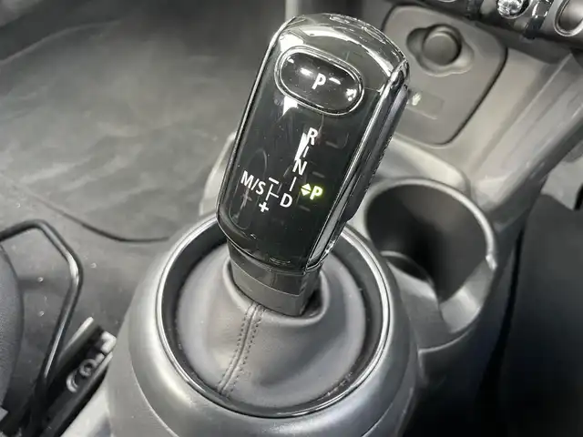 ＭＩＮＩ ミニ ヴィクトリア 静岡県 2018(平30)年 3.2万km ミッドナイト・ブラック・メタリック 純正HDDナビ/・Bluetooth/・USB入力端子/ETC/オートリミッター/アイドリングストップ/横滑り防止装置/LEDヘッドライト/ユニオンジャックLEDリアライト/純正フロアマット/純正15インチアロイホイール