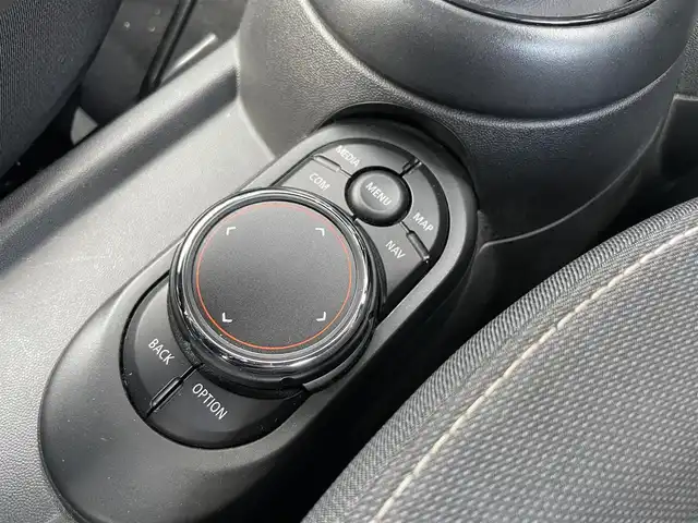 ＭＩＮＩ ミニ ヴィクトリア 静岡県 2018(平30)年 3.2万km ミッドナイト・ブラック・メタリック 純正HDDナビ/・Bluetooth/・USB入力端子/ETC/オートリミッター/アイドリングストップ/横滑り防止装置/LEDヘッドライト/ユニオンジャックLEDリアライト/純正フロアマット/純正15インチアロイホイール