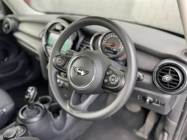 ＭＩＮＩ ミニ ヴィクトリア 静岡県 2018(平30)年 3.2万km ミッドナイト・ブラック・メタリック 純正HDDナビ/・Bluetooth/・USB入力端子/ETC/オートリミッター/アイドリングストップ/横滑り防止装置/LEDヘッドライト/ユニオンジャックLEDリアライト/純正フロアマット/純正15インチアロイホイール